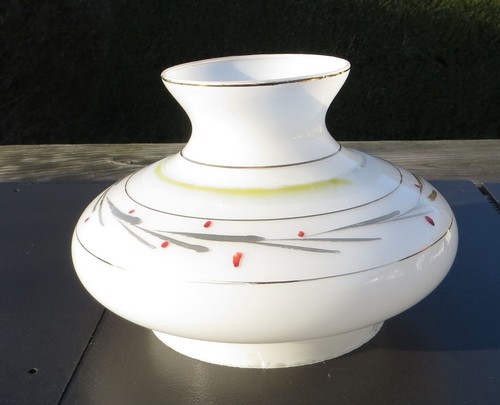Small retro decorated white - small,